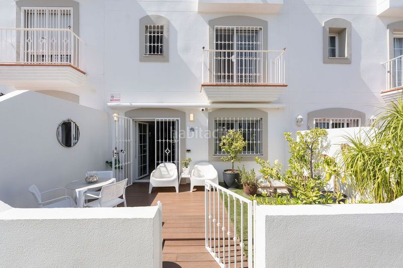 Foto f9eeffac-17d9-4024-b3f4-97cfe9cee500. Casa adossada amb aparcament a Las Brisas Marbella