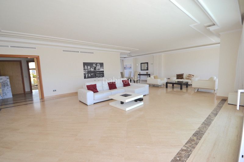 Foto c9693741-e6ca-4fdf-87b1-5c61e0be3cf6. Àtic a Puerto Banús Marbella