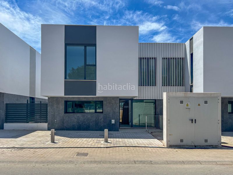 Foto ccaffda5-f575-4f58-beb1-898a51b132f5. Casa adossada a Elviria Marbella