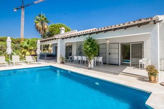 Casa adossada a Elviria