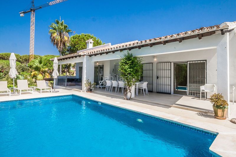 Foto 2e64c598-a7e2-412d-9b5a-bfd39baa721b. Casa adossada a Elviria Marbella