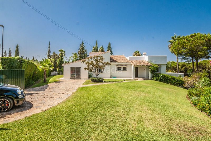 Foto 38f2caa5-362c-421c-ad58-62d70ebda9d9. Casa adossada a Elviria Marbella