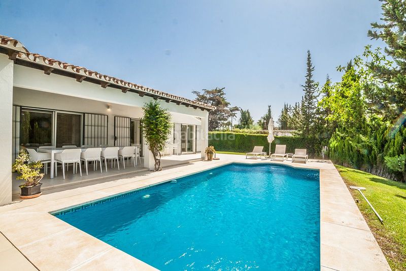 Foto 3e90bb30-49c8-4d22-b6b1-7ca21ca126af. Casa adossada a Elviria Marbella