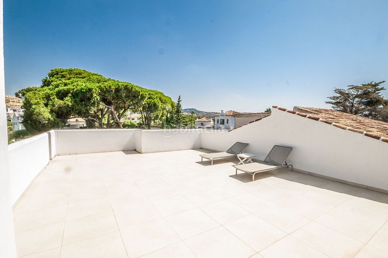 Foto 5bbe0bb8-72bb-4895-bfe1-44d01b4b3072. Casa adossada a Elviria Marbella