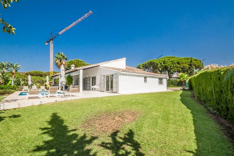 Foto 883594c4-acc6-4979-875f-8e3eec9e0595. Casa adossada a Elviria Marbella