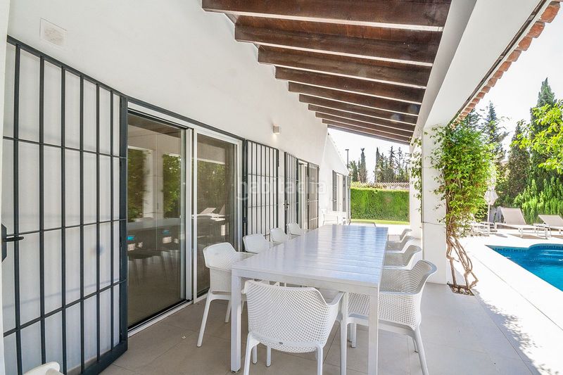Foto b91e1580-bacf-4900-b945-d5bfd91ff8ae. Casa adossada a Elviria Marbella