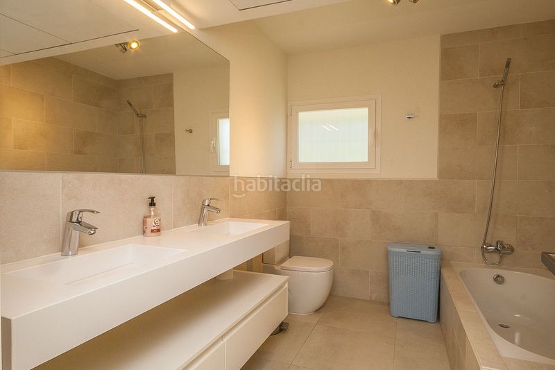 Foto dedc625b-12a2-4401-92f3-fb412241e32c. Casa adossada a Elviria Marbella