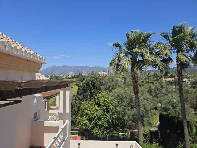 Foto 2fcbbf47-d53d-4ff9-bcdc-66279ff355a2. Casa adossada amb aparcament a El Rosario - Ricmar Marbella