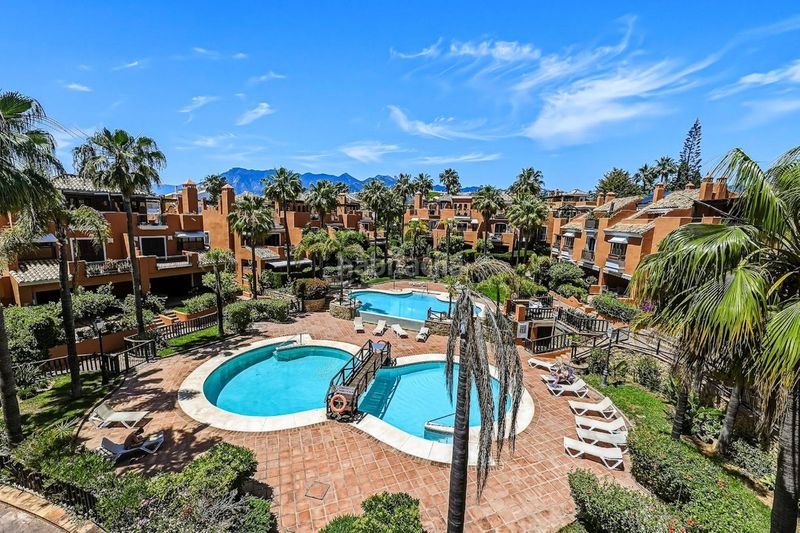 Foto e3f82b6f-038d-4efd-afa0-5f1ca8c599d3. Casa adossada amb aparcament a bahía de Marbella Marbella