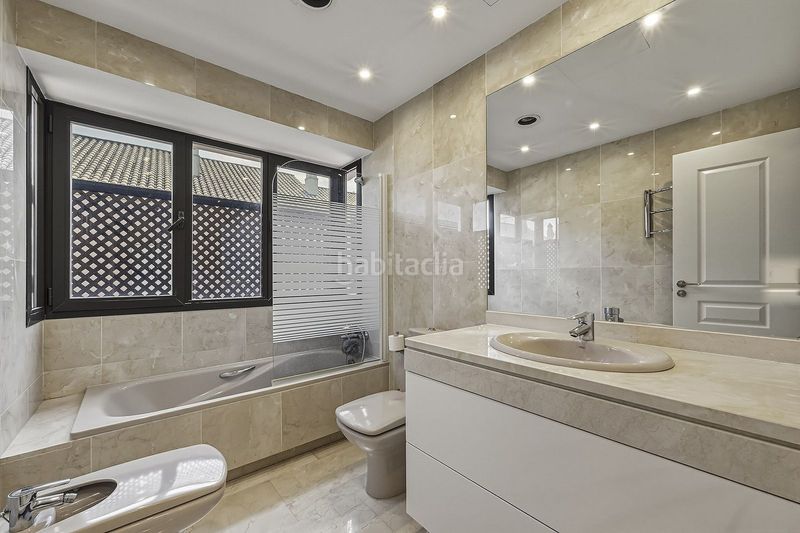 Foto ea795cad-8b46-4db3-b7e0-ad9a0933f6d4. Casa adossada amb aparcament a bahía de Marbella Marbella
