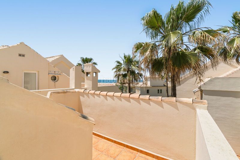 Foto af8d334b-7be4-4966-9fe0-97fa14698497. Casa adossada amb aparcament a Costabella Marbella