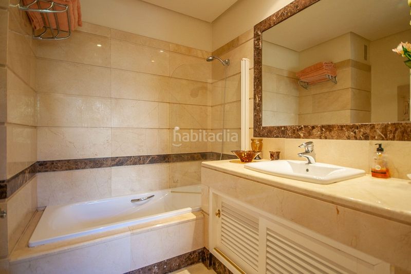Foto a8d8c625-1fb3-42cb-a620-60e369eb7e2c. Pis a bahía de Marbella Marbella