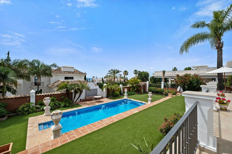 Foto 2a6576eb-68ef-41cf-bd21-7d72bbf8f5d2. Casa adossada amb aparcament a Sierra Blanca Marbella