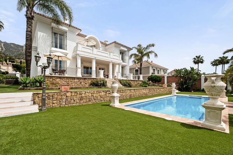 Foto 6ba40d37-bbb4-4c85-83b9-1714afadd2b0. Casa adossada amb aparcament a Sierra Blanca Marbella