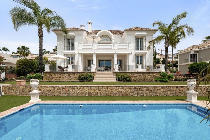 Foto c2e9e669-ced5-458e-bf50-0e141e00adaf. Casa adossada amb aparcament a Sierra Blanca Marbella
