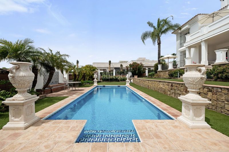 Foto cf557c8b-1df3-4af1-b153-c343797b6206. Casa adossada amb aparcament a Sierra Blanca Marbella