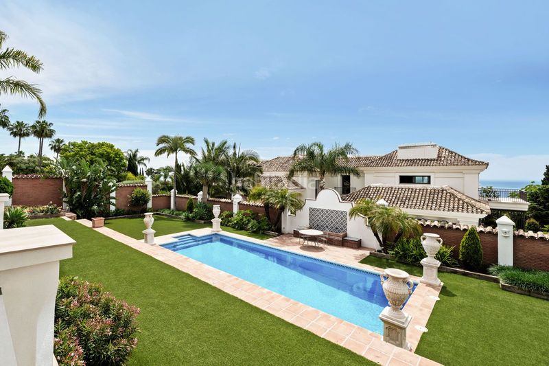 Foto d8f0afdc-767a-4c25-b1fb-f0ac02d8bb01. Casa adossada amb aparcament a Sierra Blanca Marbella