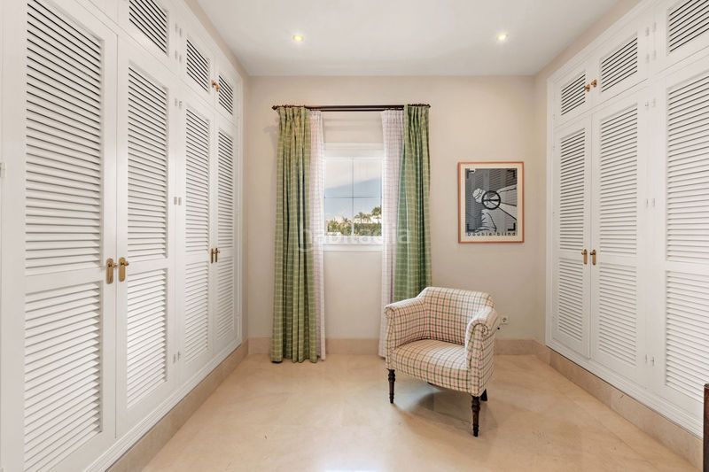 Foto e0f00a0c-e654-48d4-a596-55edf1447783. Casa adossada amb aparcament a Sierra Blanca Marbella