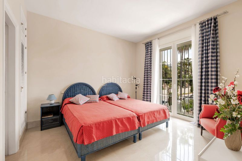 Foto f48b4c29-a95b-4104-8642-c4adaf628a55. Casa adossada amb aparcament a Sierra Blanca Marbella