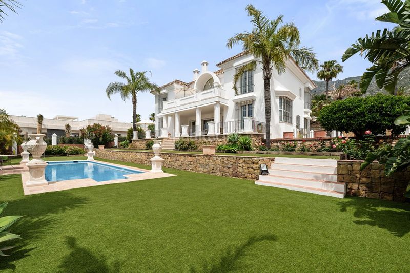 Foto fc3b4355-3d74-423c-81df-29b15a0c43ce. Casa adossada amb aparcament a Sierra Blanca Marbella