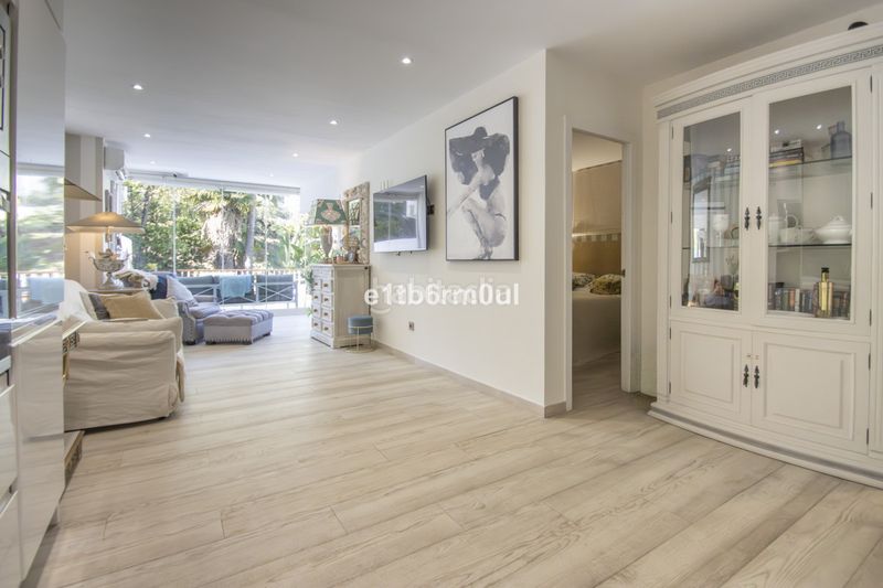 Foto 942bd87b-4ba2-4075-bd48-f0d34040767e. Pis a La Carolina - Guadalpín Marbella