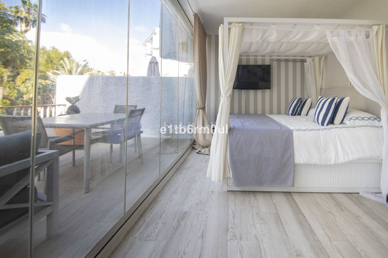 Foto fe7dae82-f842-41e7-9038-80a6f32bcc58. Pis a La Carolina - Guadalpín Marbella