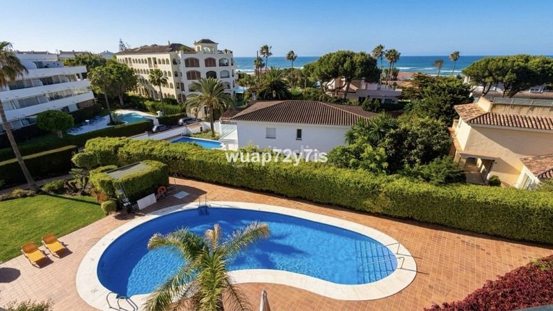 Foto f5b23b0a-0ad8-459c-b1b1-43b096432d63. Ático en Elviria Marbella