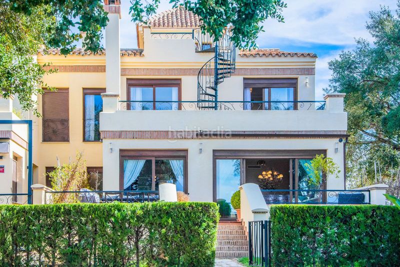 Foto 6df0fd0a-e2d9-435e-a1ee-bb0b8702eda7. Casa adossada amb aparcament a La Mairena Ojén