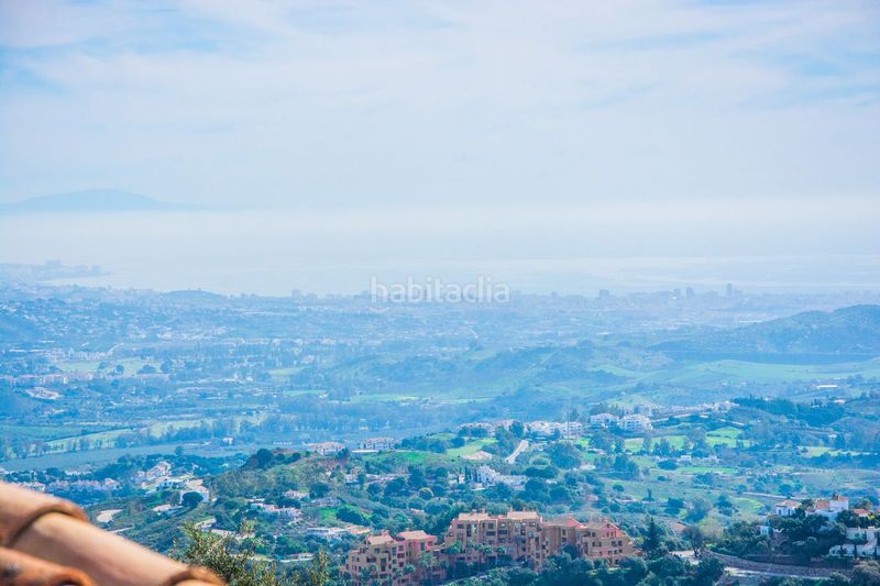 Foto c332a165-eaed-4c7e-9b76-72a885d2dd54. Casa adossada amb aparcament a La Mairena Ojén