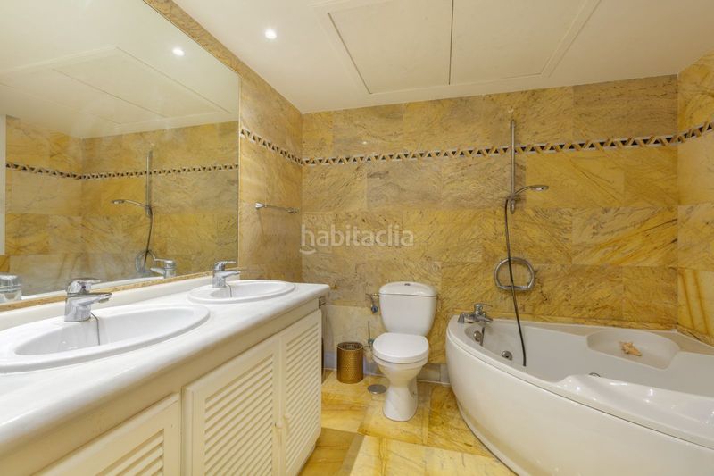 Foto ea5bbcba-7e00-49ba-adb1-9dce6aa24430. Pis a Las Brisas Marbella