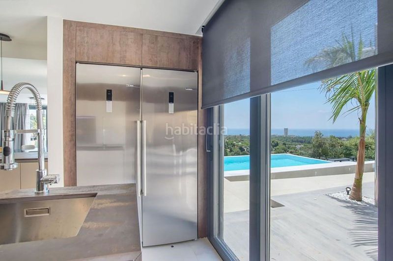 Foto 629915e5-9fb1-4880-9e44-8d0d7a5c3df0. Casa adossada amb aparcament a Elviria Marbella