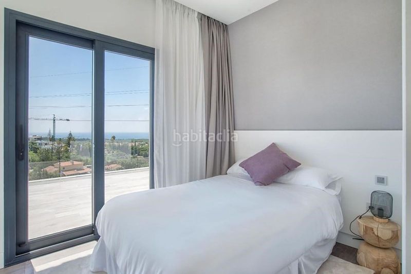 Foto 7f1456d0-9224-46d1-95eb-495f9aaff9a9. Casa adossada amb aparcament a Elviria Marbella