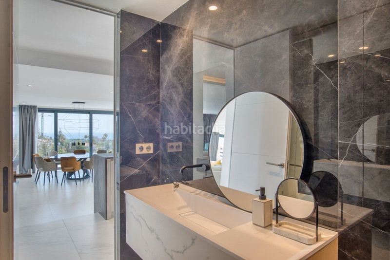 Foto 869515d6-bee8-4d0d-bb58-021ddaa4005d. Casa adossada amb aparcament a Elviria Marbella