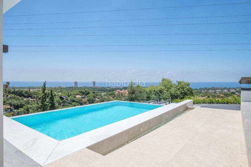 Foto be999634-bf94-4adf-b252-8fa828b8f23f. Casa adossada amb aparcament a Elviria Marbella