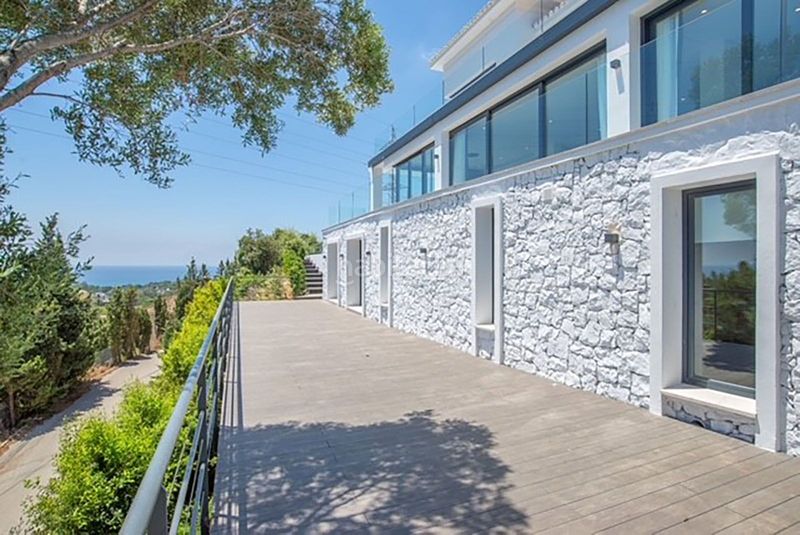 Foto df25a1a7-226b-4261-93b4-b2a04a2c4a92. Casa adossada amb aparcament a Elviria Marbella