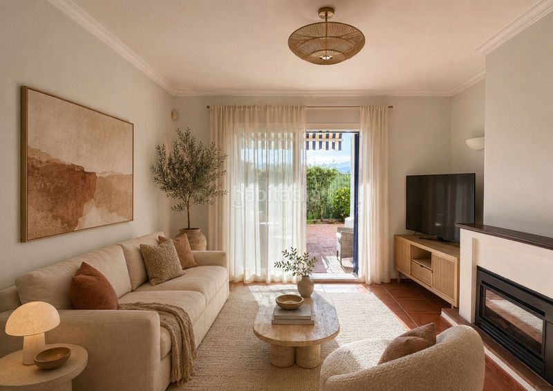 Foto bc9a4a3e-c82d-4617-a378-c021bec4650c. Casa adosada en Las Brisas Marbella