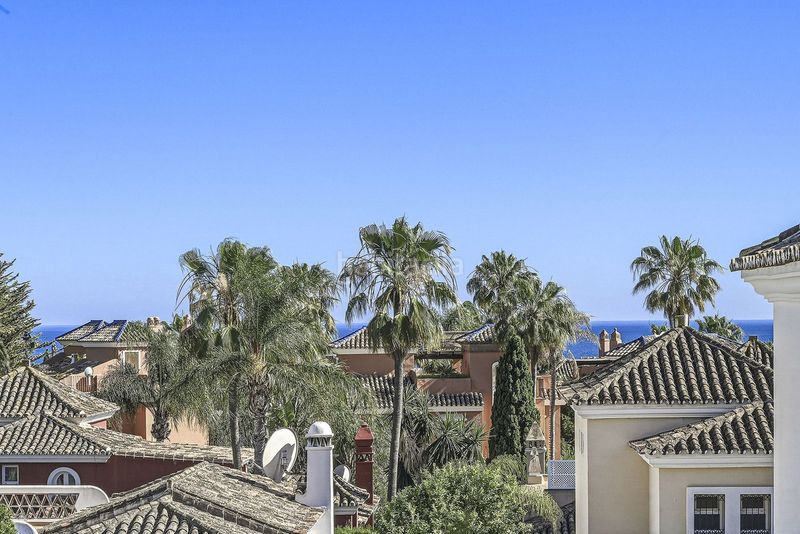 Foto 1f5727a9-8629-4fab-bc4e-925e080dc2e7. Casa adossada amb aparcament a bahía de Marbella Marbella