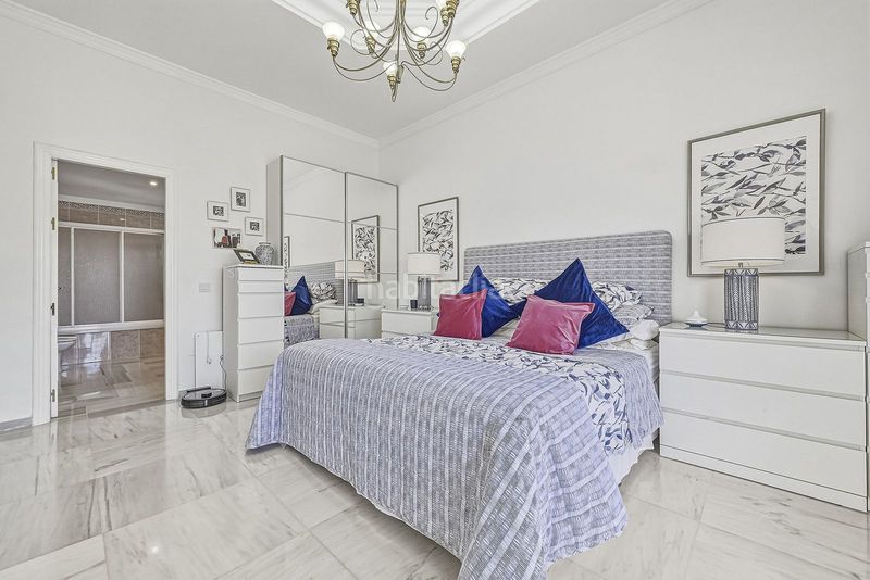 Foto 543ebaa9-4312-41d2-a71b-9c13e02f8de5. Casa adossada amb aparcament a bahía de Marbella Marbella