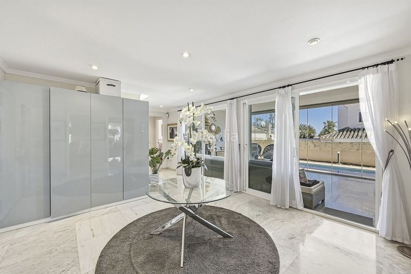 Foto 5ef1340d-b9bd-45fa-ac15-232a2f675c17. Casa adossada amb aparcament a bahía de Marbella Marbella