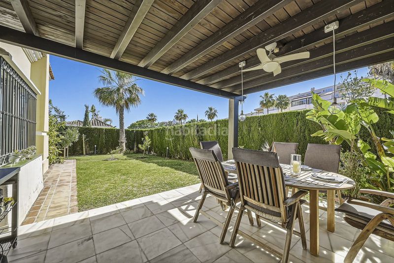 Foto 71d6d6d5-510b-41d8-850b-8a986d966323. Casa adossada amb aparcament a bahía de Marbella Marbella