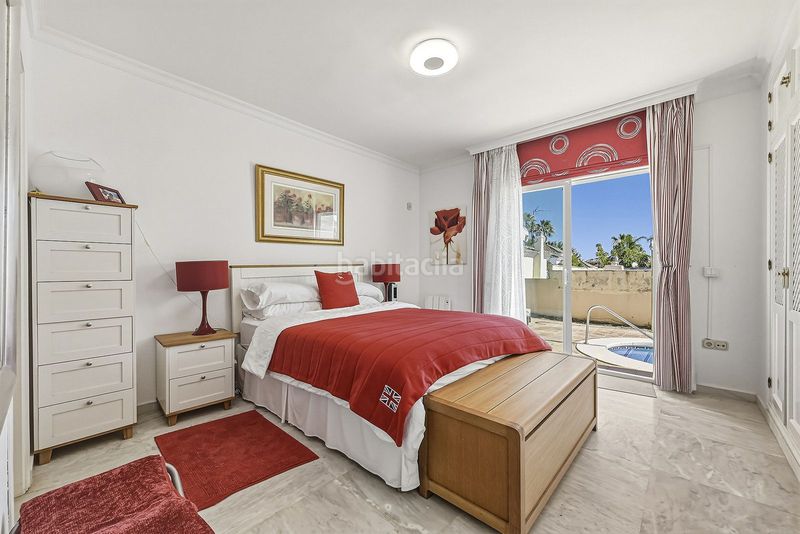 Foto a54f44bc-16f5-4b1f-93b8-55719484dae0. Casa adossada amb aparcament a bahía de Marbella Marbella