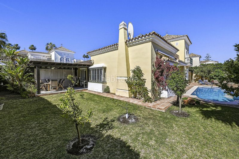 Foto d47eb54b-7698-4966-ba0a-23428f1bb0df. Casa adossada amb aparcament a bahía de Marbella Marbella