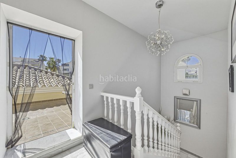 Foto f4fe8151-6a17-4b0e-85ab-d1a63b598527. Casa adossada amb aparcament a bahía de Marbella Marbella