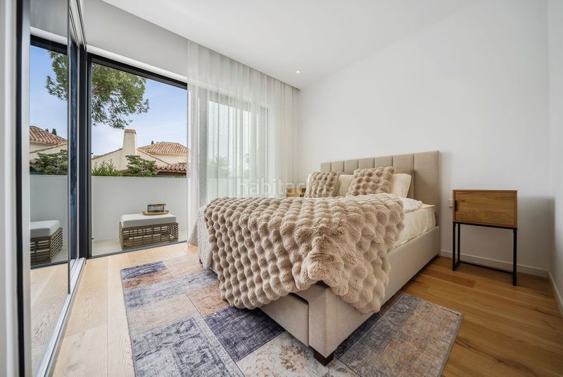 Foto ec938c40-970d-4979-b63b-19d1f1e3b69a. Casa adosada en Marbesa Marbella