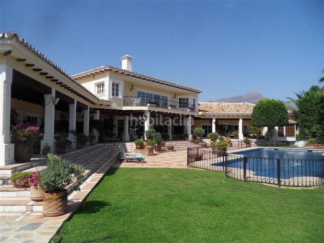 Foto 256a4146-0fc1-46a7-b1eb-8e8239a73386. Casa adossada amb aparcament a La Quinta Benahavís