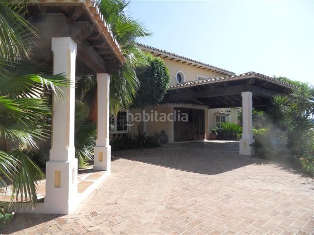 Foto 546515c9-767a-44be-8ec7-1c18c7c2f3f2. Casa adossada amb aparcament a La Quinta Benahavís