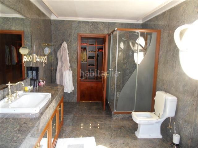 Foto 98a264f2-9922-4aa5-8737-80bea53ea03f. Casa adossada amb aparcament a La Quinta Benahavís