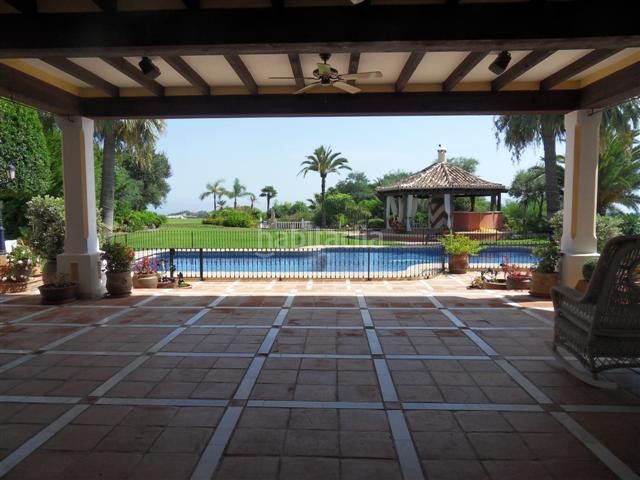 Foto c0ff2574-ba6c-4e44-a933-12e3c958162e. Casa adossada amb aparcament a La Quinta Benahavís
