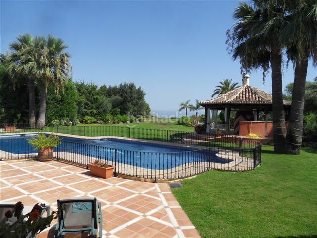 Foto d9e3b1ad-1d52-4fe3-a8b9-36d6acb5568d. Casa adossada amb aparcament a La Quinta Benahavís