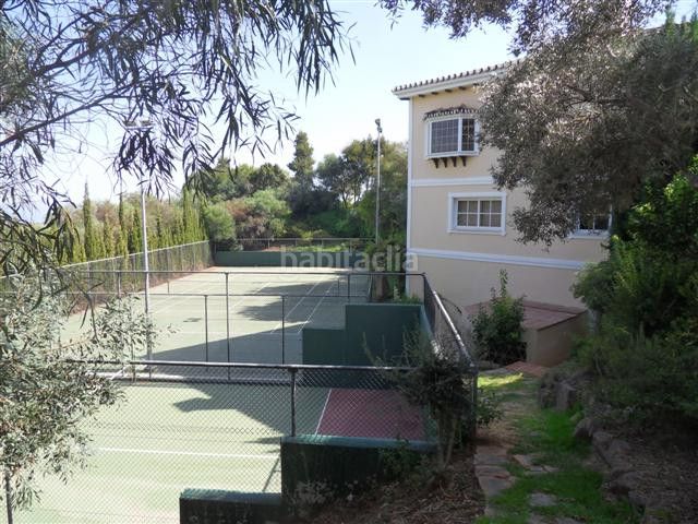 Foto e076fc27-7d1f-4756-8f9d-56fac98c928b. Casa adossada amb aparcament a La Quinta Benahavís
